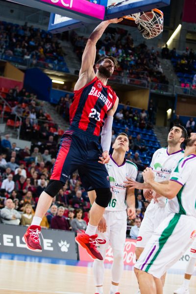 El Baskonia derrota con claridad al Unicaja; el Joventut cae en Andorra y el Obradoiro gana sobre la bocina de la prórroga