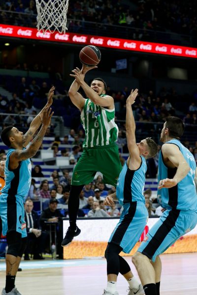 Estudiantes logra un valioso triunfo ante el Betis para alejarse del descenso y el Burgos sigue abajo tras perder contra el Valencia Basket
