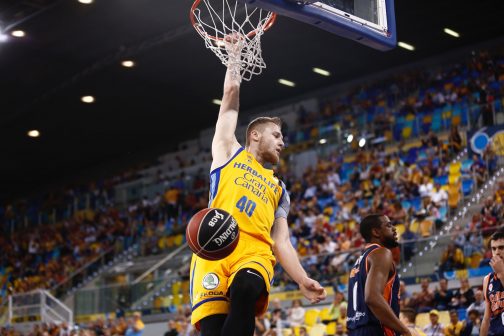 El Gran Canaria se acerca a la segunda posición al ganar al Valencia Basket; el Andorra, al playoff tras vencer al Iberostar