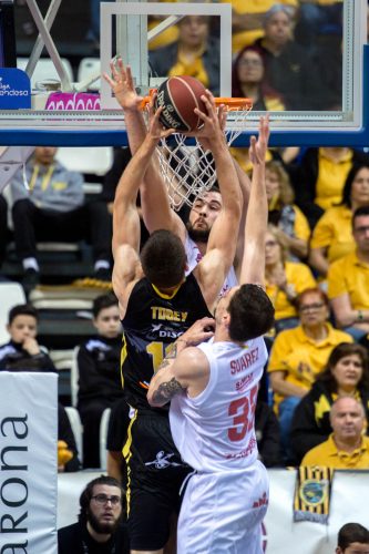 El UCAM Murcia vuelve a mirar al playoff tras vencer al Burgos; el Iberostar derrota tras una prórroga al Zaragoza