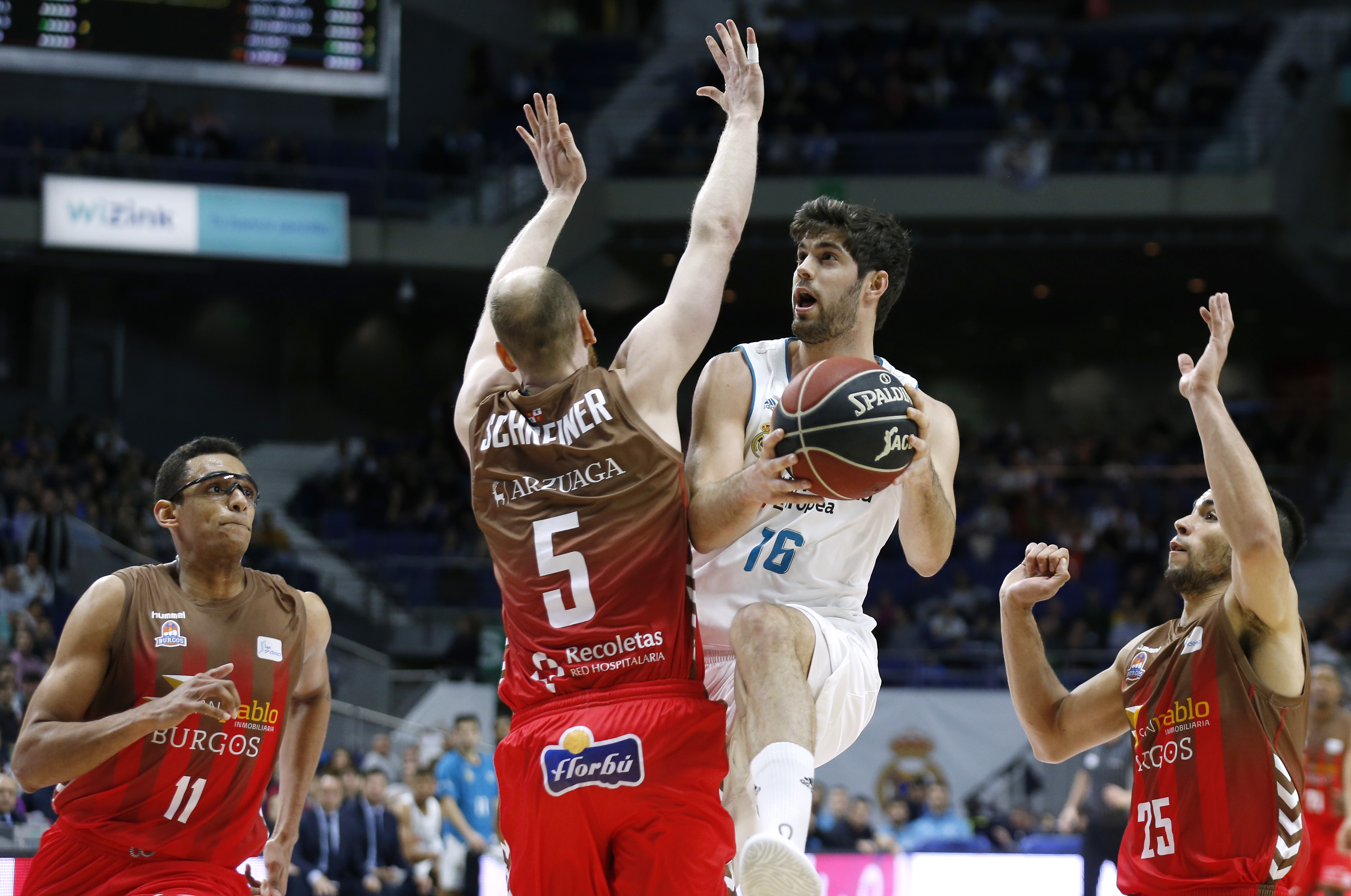El Real Madrid derrota a un Burgos que apretó el resultado pero no pudo forzar un final igualado