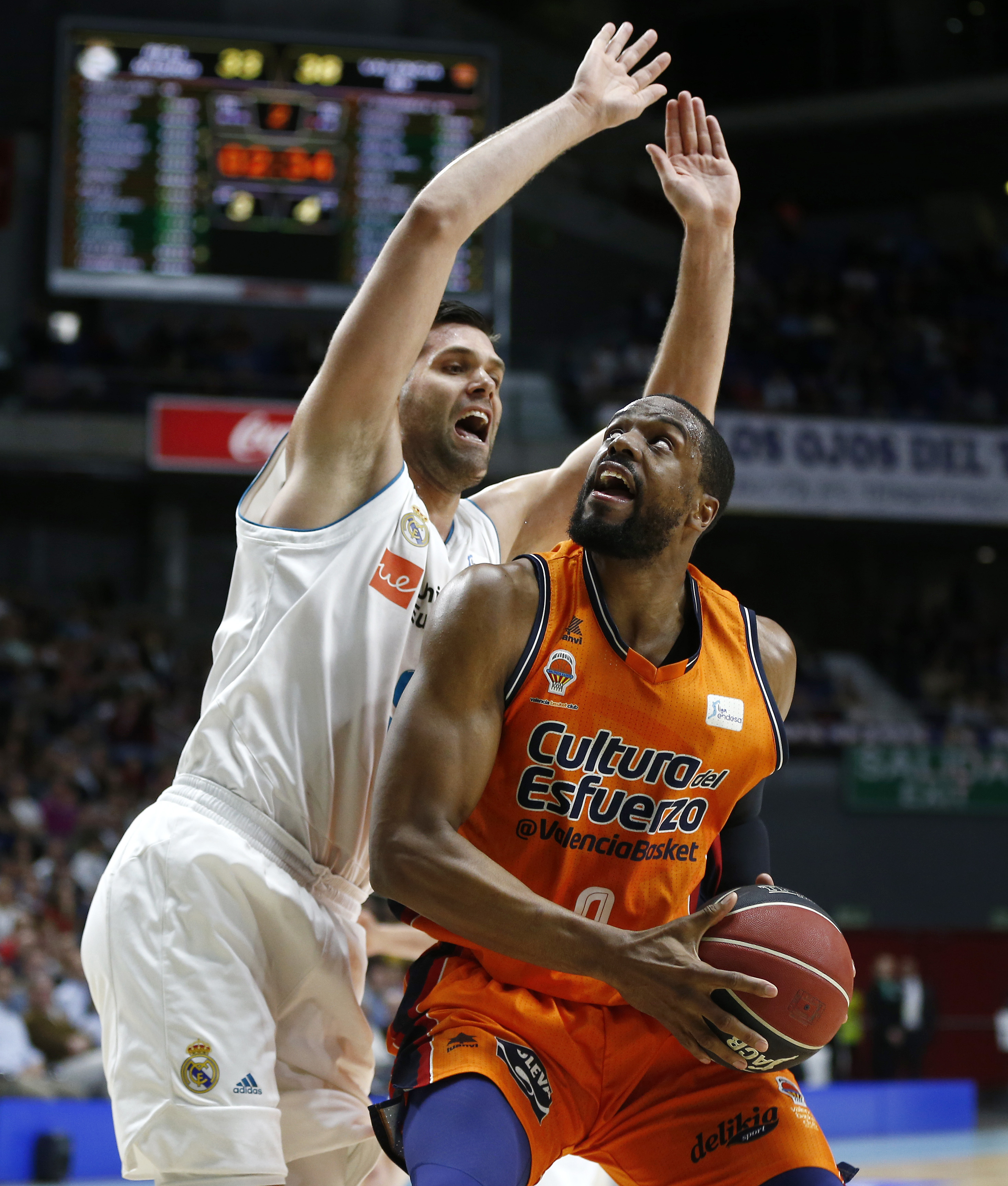 El Real Madrid fue superior tras el descanso y se impuso por 83-71 al Valencia Basket