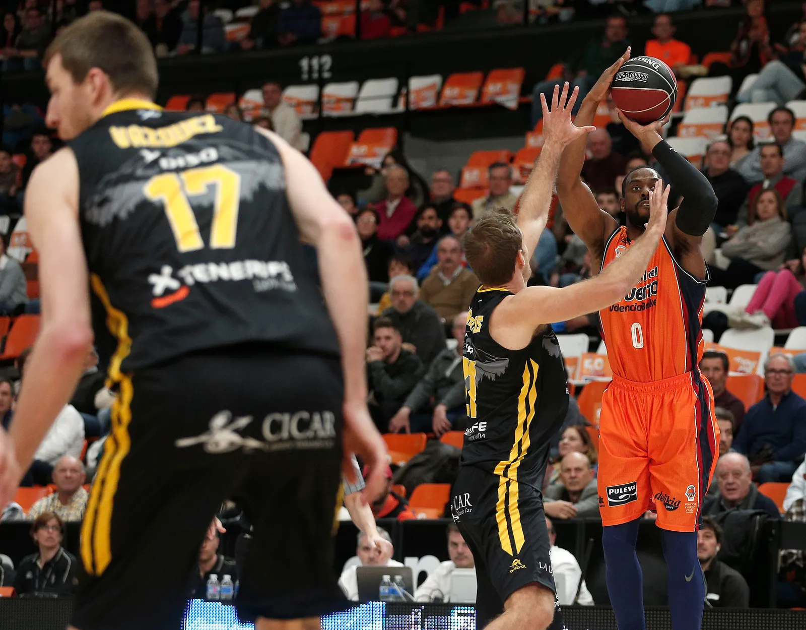 El Valencia Basket y el Gipuzkoa Basket vencen sin apuros al Iberostar y al Estudiantes