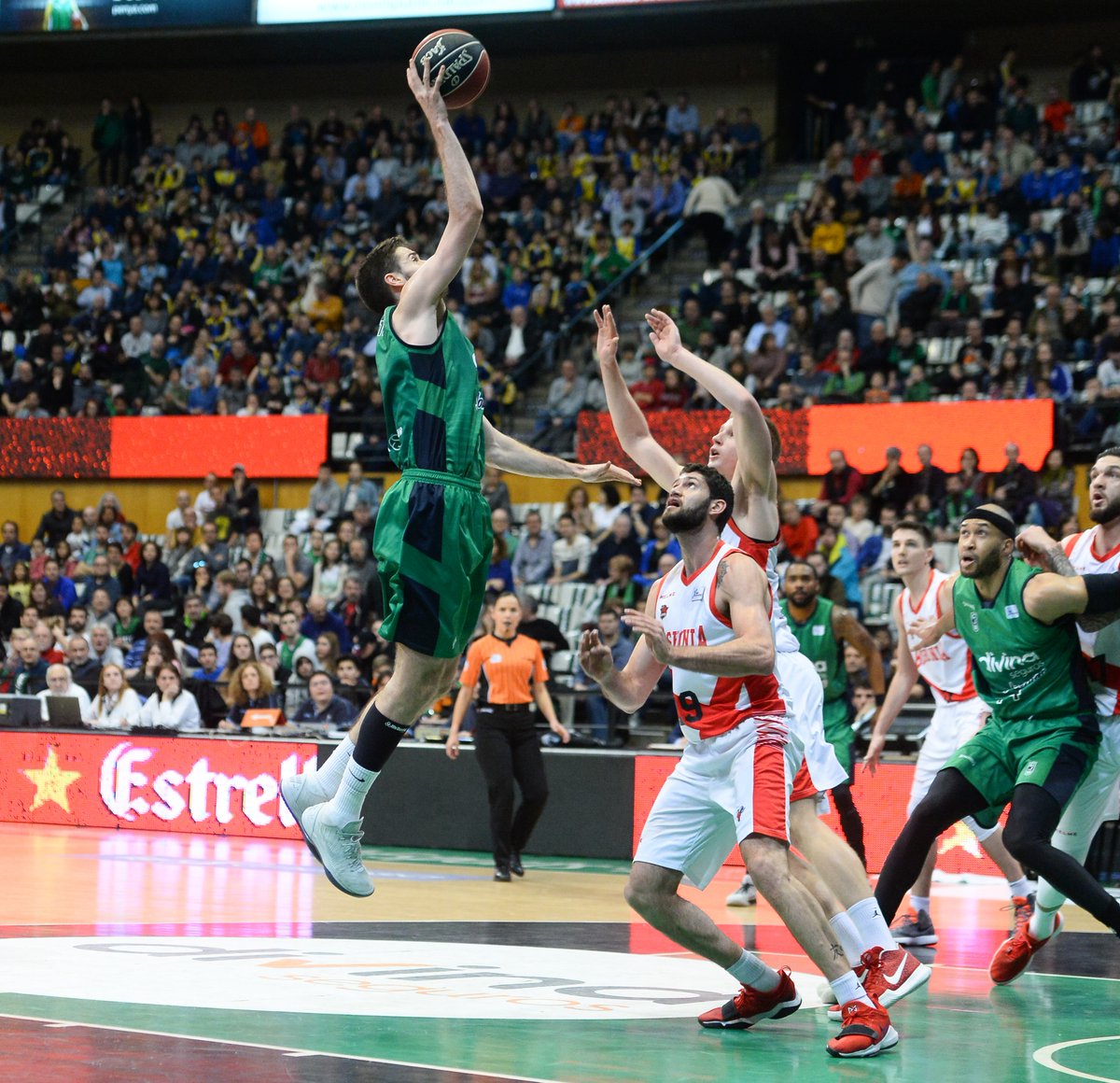 El Joventut y el Betis siguen en puestos de descenso tras perder ambos en casa
