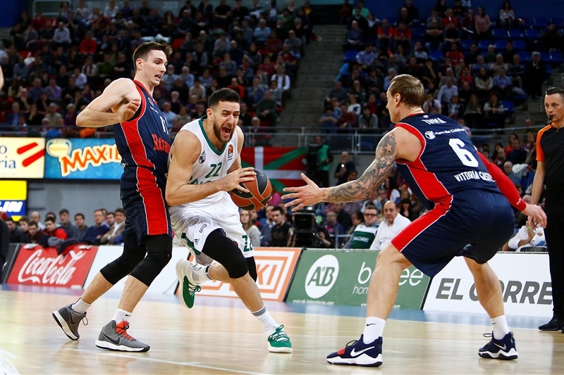 El Baskonia barre al Zalgiris y alcanza al Maccabi en la octava plaza