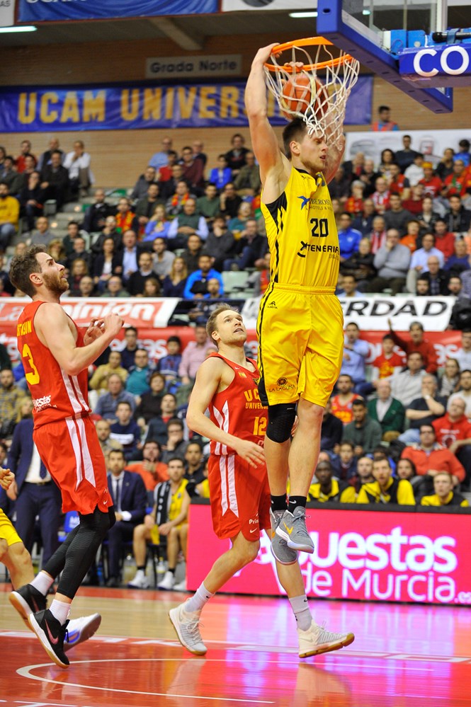 El Iberostar gana por 5 en Murcia y podrá sentenciar en casa el pase a los cuartos de final