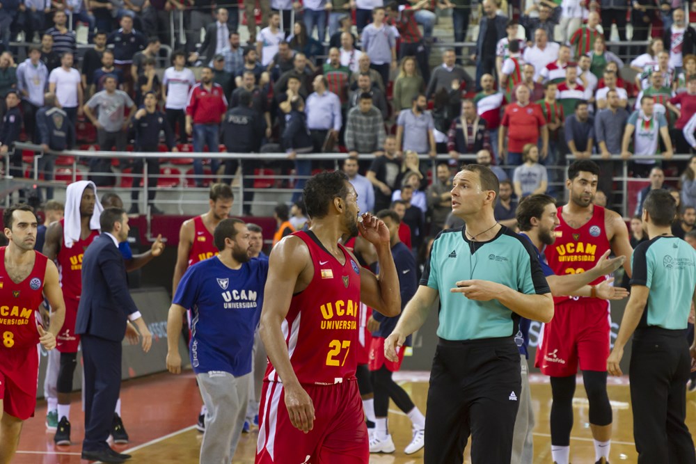 El UCAM Murcia logra 14 puntos de renta en un vergonzoso partido en Turquía