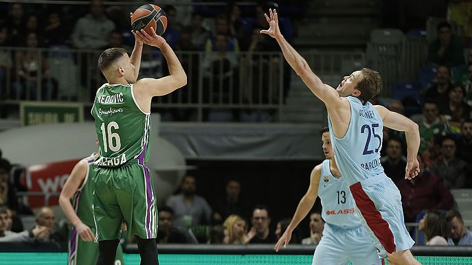 El Unicaja derrota al Barcelona (95-91) por tercera vez esta temporada y Joan Plaza no se rinde