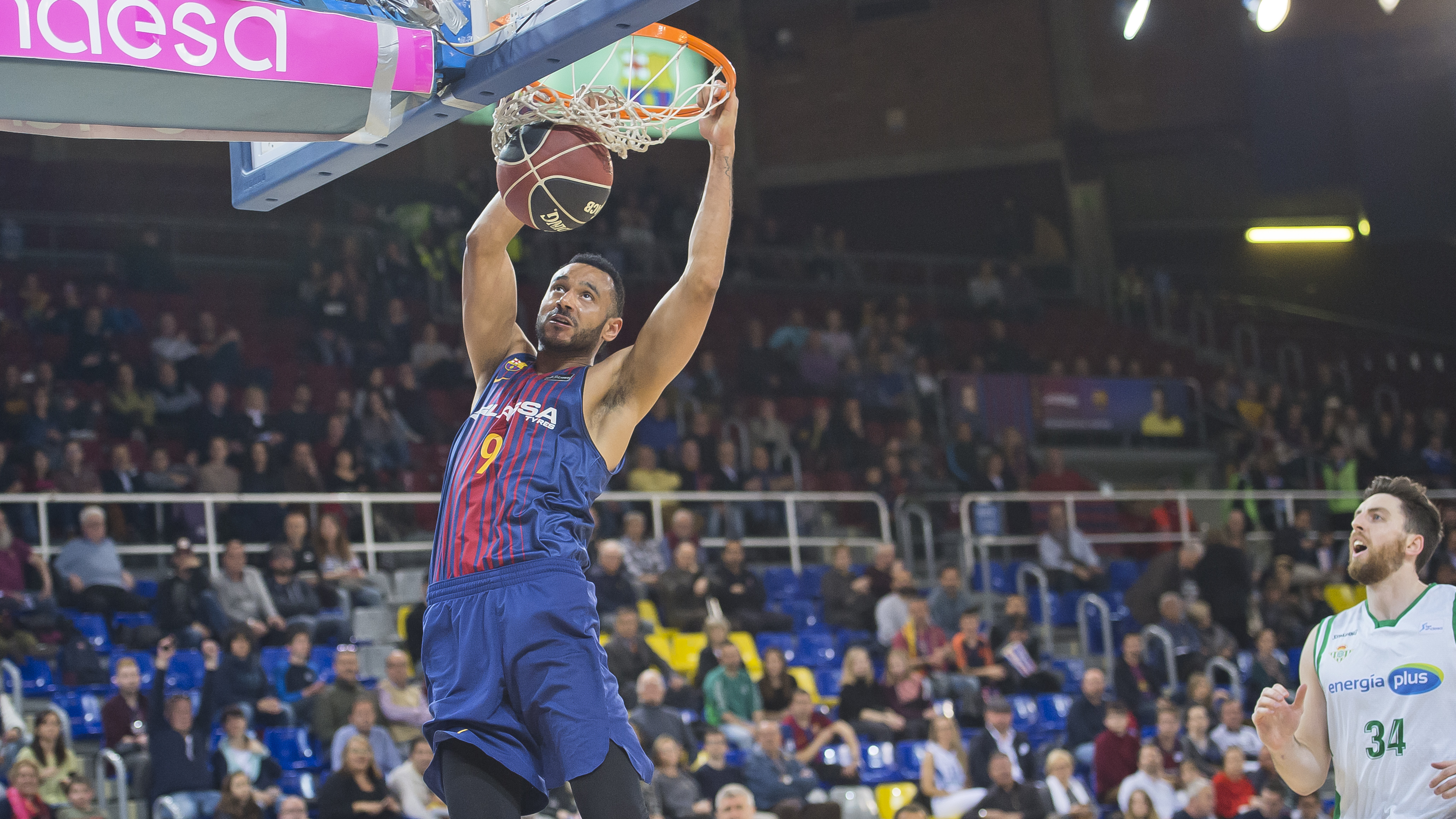 Adam Hanga se opera de una rodilla y estará 4 meses de baja