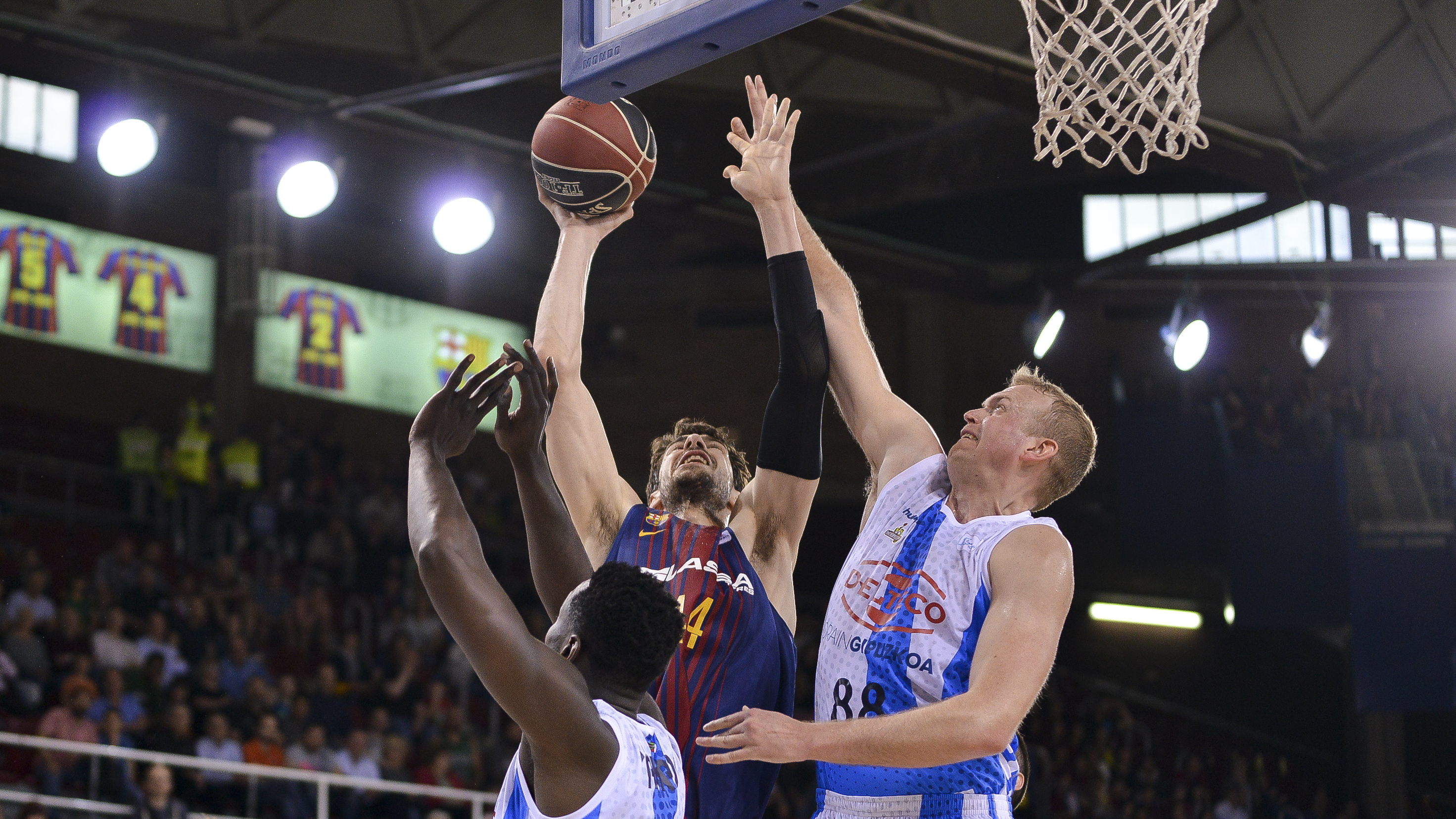 El Barcelona sigue buscando el segundo puesto tras un cómodo triunfo frente al GBC