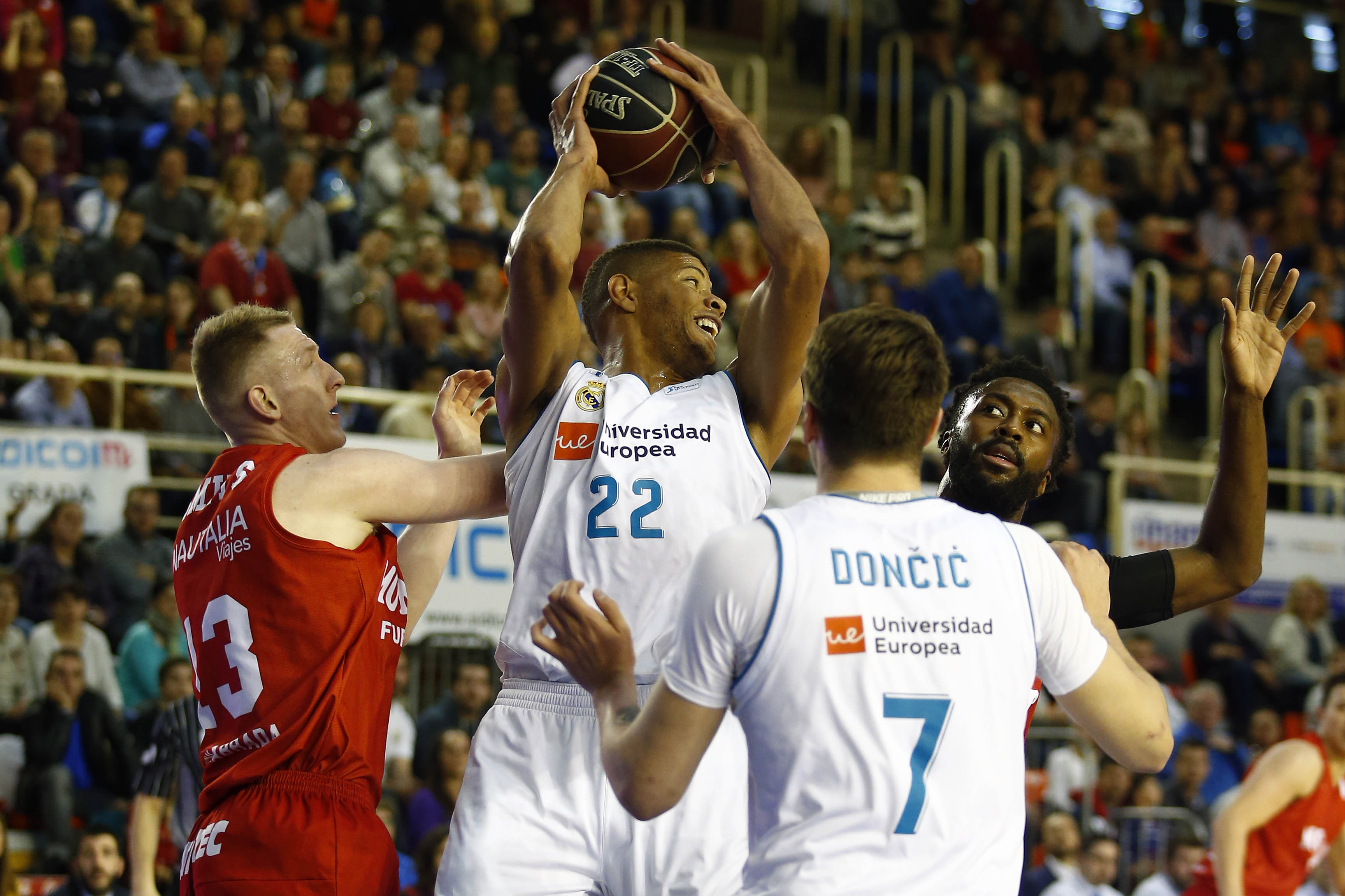 El Real Madrid suma y sigue en Fuenlabrada; el Valencia Basket hunde más al Zaragoza