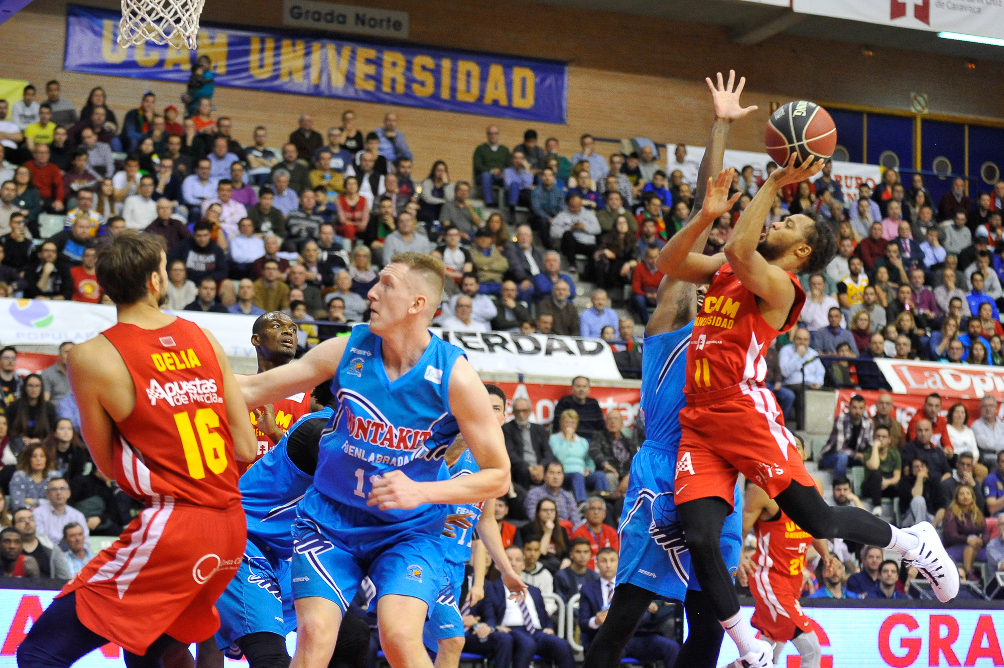 El Valencia Basket derrota al Baskonia en un final apretado; el UCAM Murcia gana y asciende a la séptima posición
