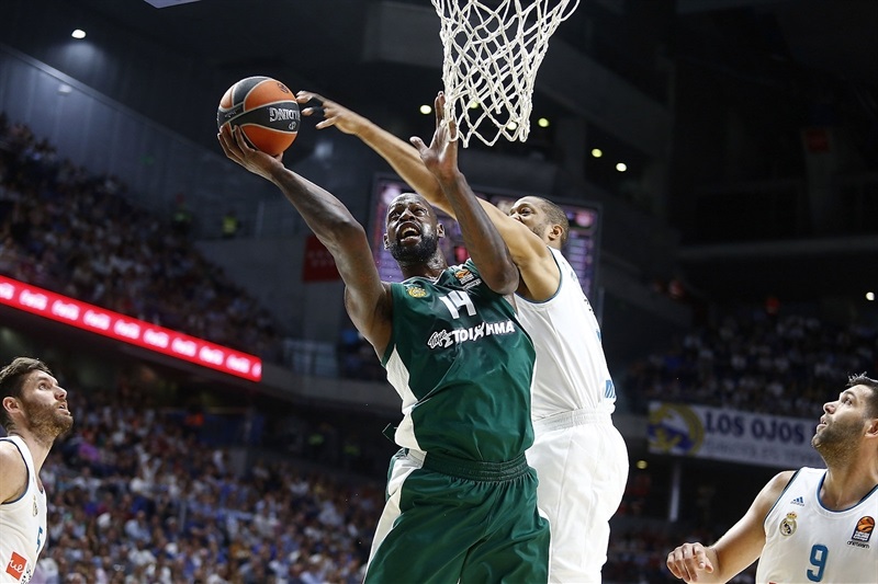 Doble fiesta: gran victoria del Real Madrid y regreso de Llull con dos triples importantes