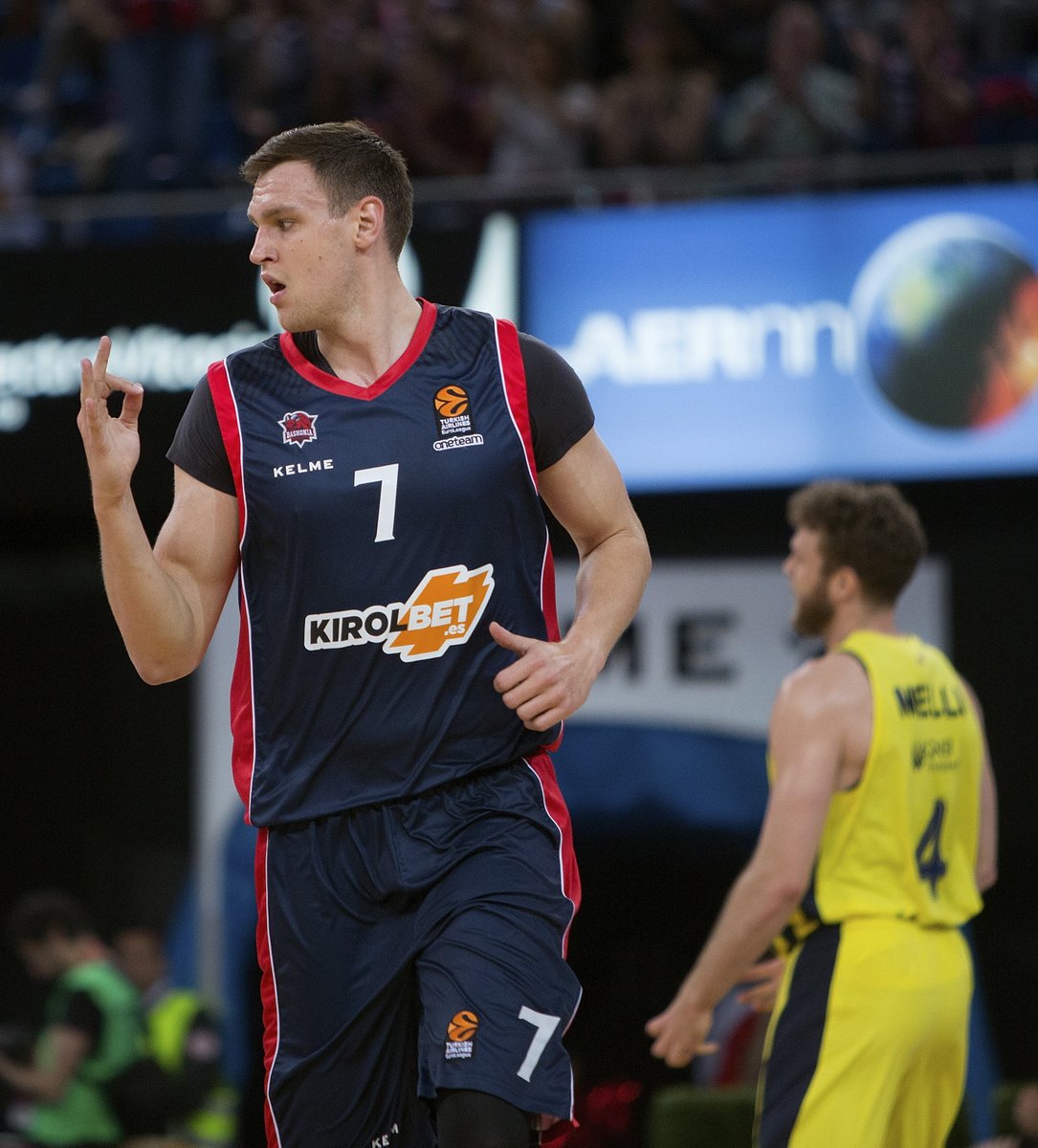 Un gran Baskonia fuerza el cuarto partido (88-83) al Fenerbahce; el Zalgiris se pone 2-1