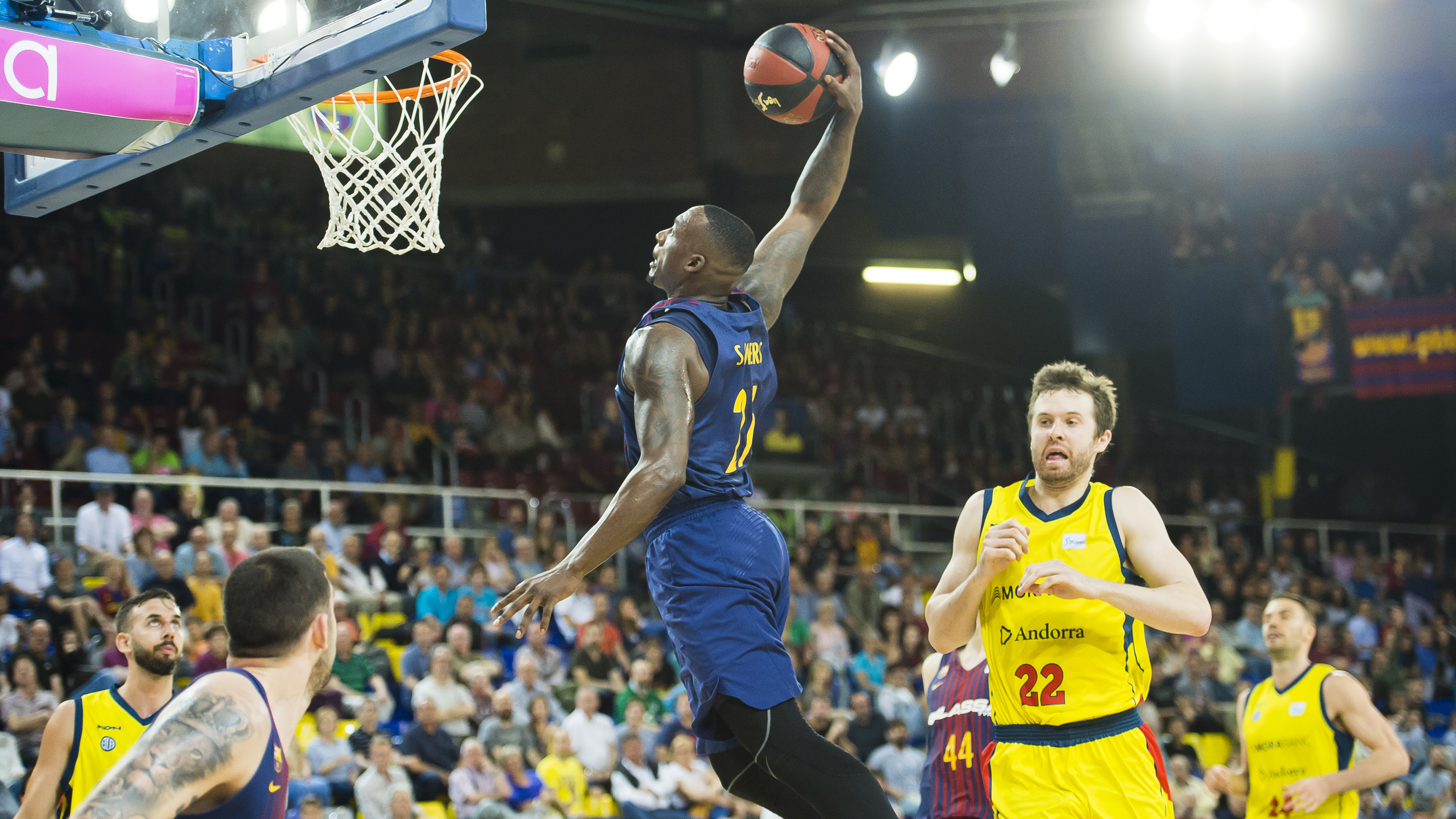 El Andorra da la campanada a lo grande (76-94) en el Palau y deja al Barcelona herido de muerte