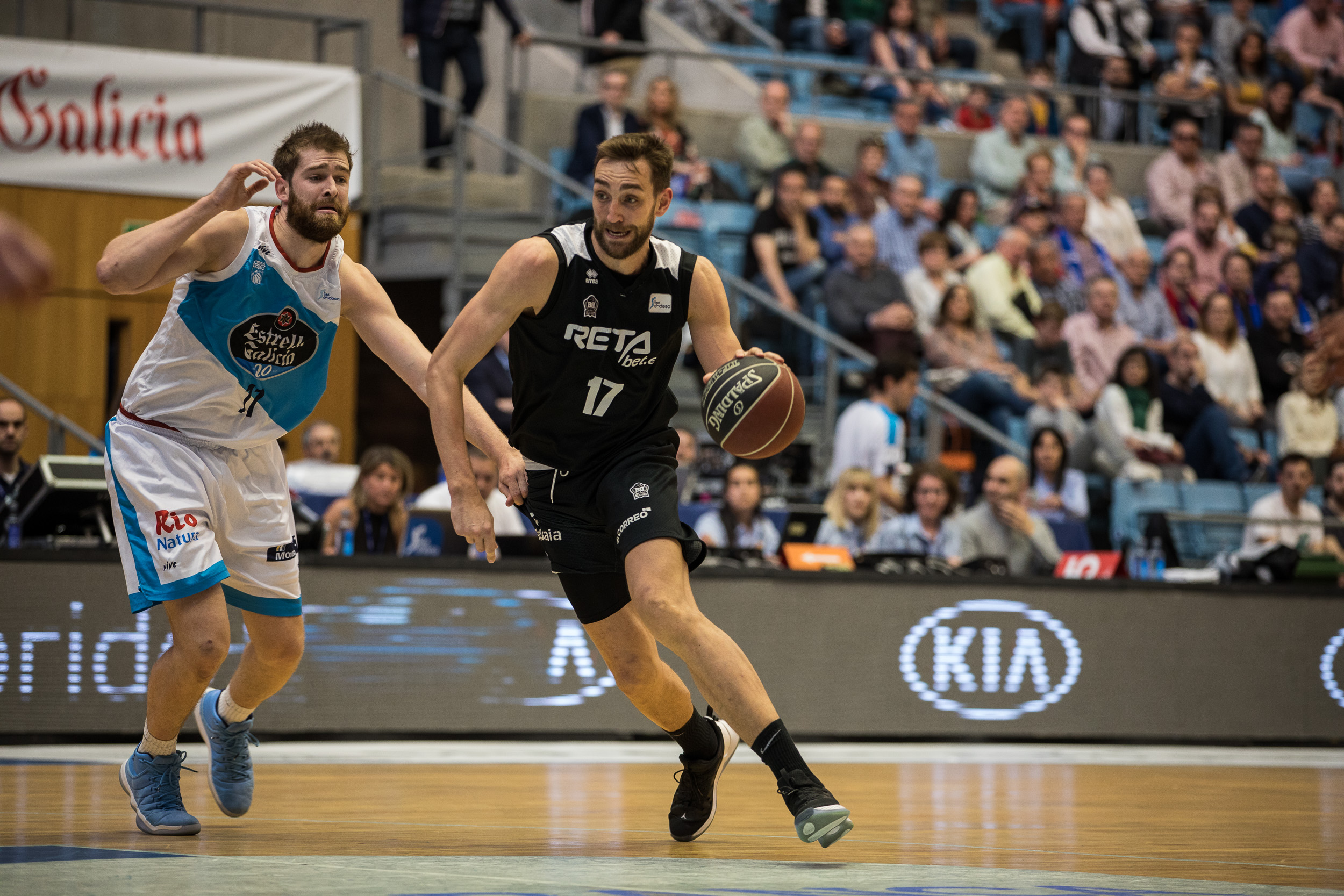 El Bilbao Basket queda hundido tras perder con un triple sobre la bocina frente al Obradoiro (70-69)