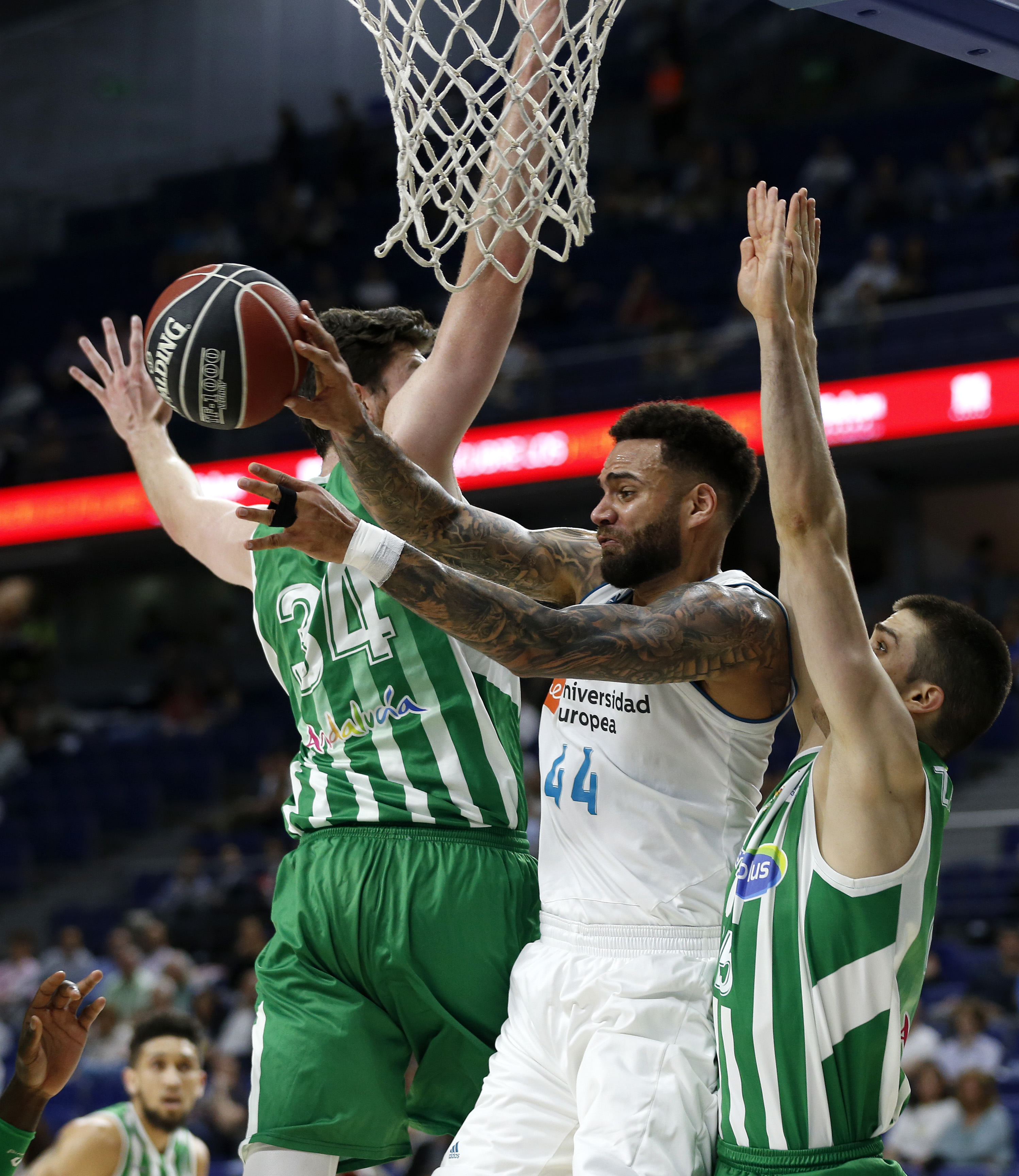 Triple-doble de Doncic y victoria del Real Madrid frente a un Betis, que queda al borde del descenso