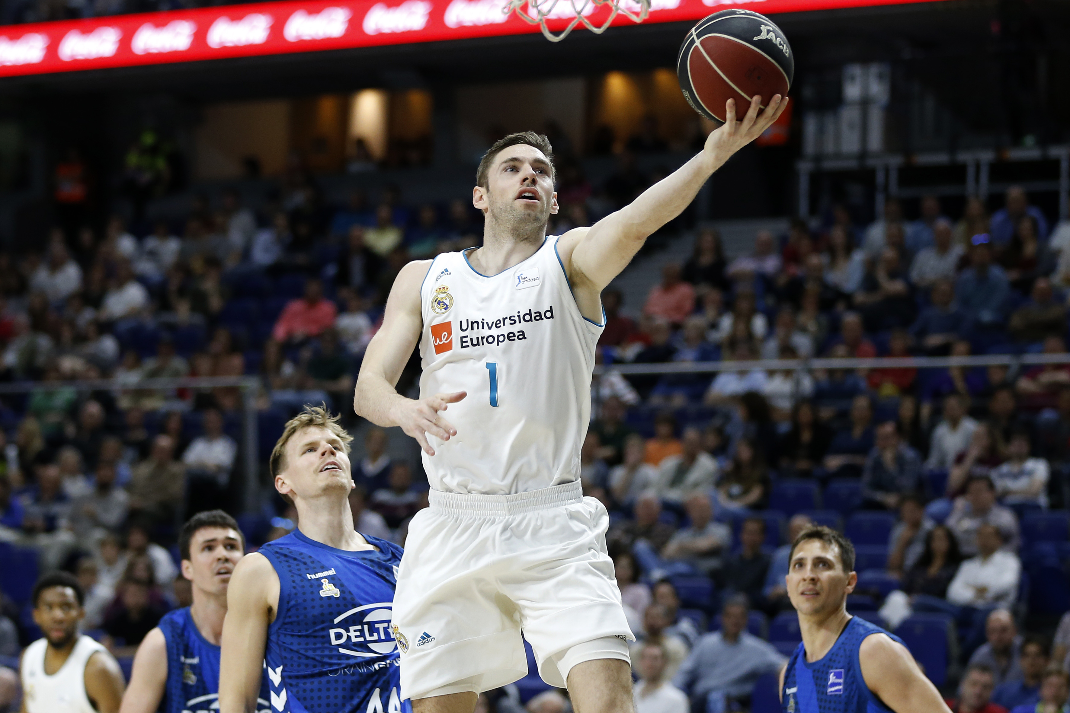 Tavares y Llull guían al Real Madrid a un cómodo triunfo (87-75); el Valencia Basket gana en Fuenlabrada (61-76)