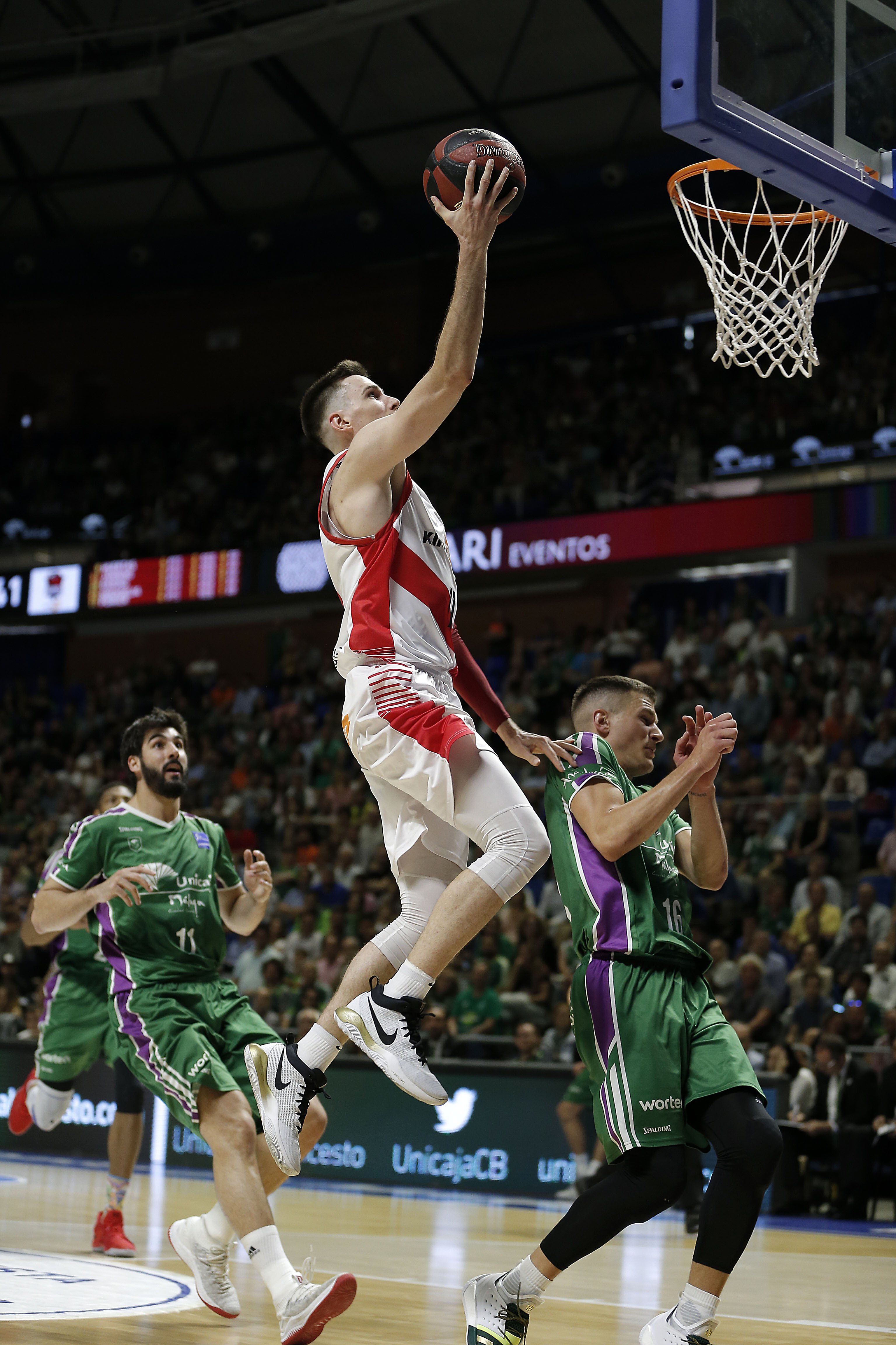 Un parcial de 0-19 en el primer cuarto lanzó al Baskonia y ganaron al Unicaja para estar ya en semifinales