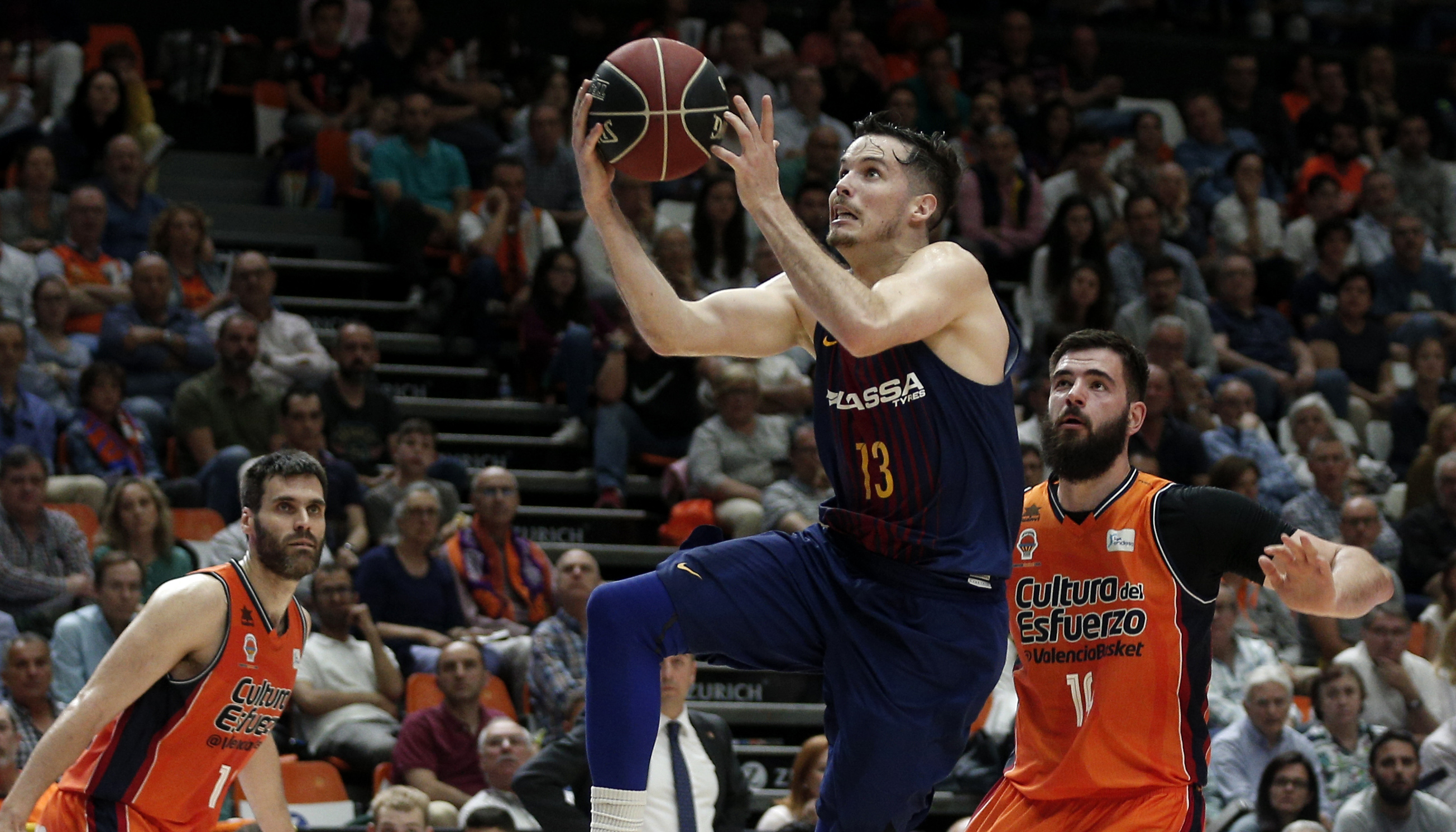 El Barcelona vence un apretado duelo en Valencia (70-71); el Baskonia ganó al Burgos y aseguró la segunda plaza