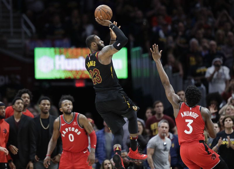 Lebron James da el 3-0 sobre la bocina a los Cavaliers y Horford, a los Celtics en la prórroga