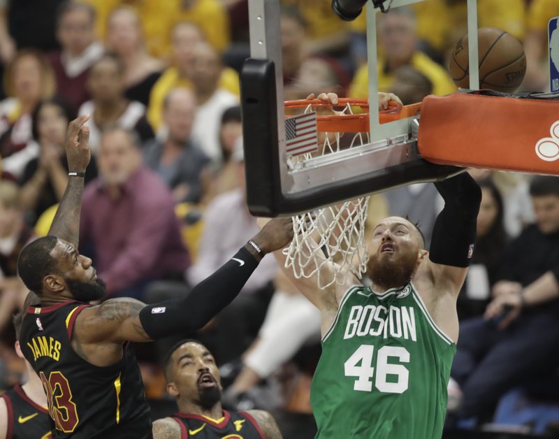Los Cavaliers derrotan de paliza a los Celtics y ponen el 1-2 en la final