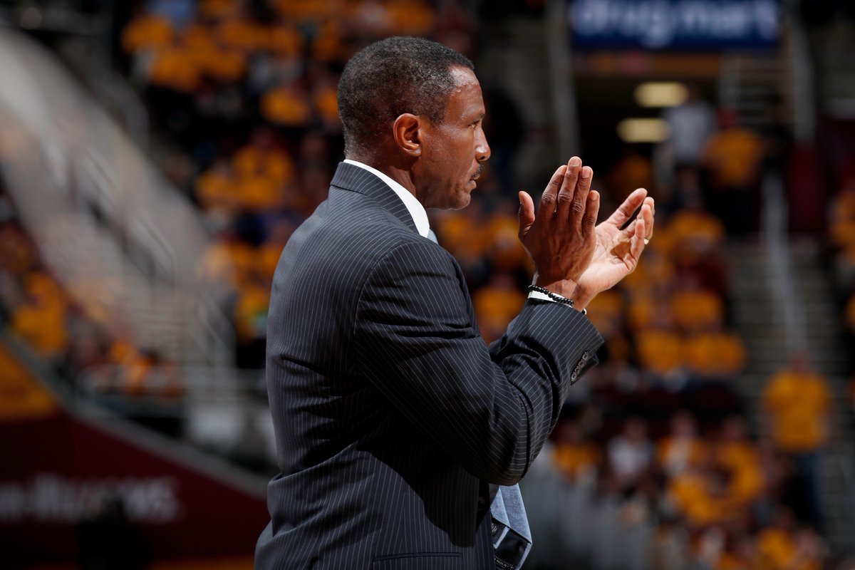 Los Raptors buscan entrenador tras despedir  a Casey horas después de ser elegido técnico del año