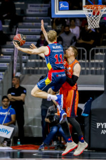 Iberostar Tenerife y Andorra logran sin apuros el pase a playoffs mientras el Unicaja cae en Badalona