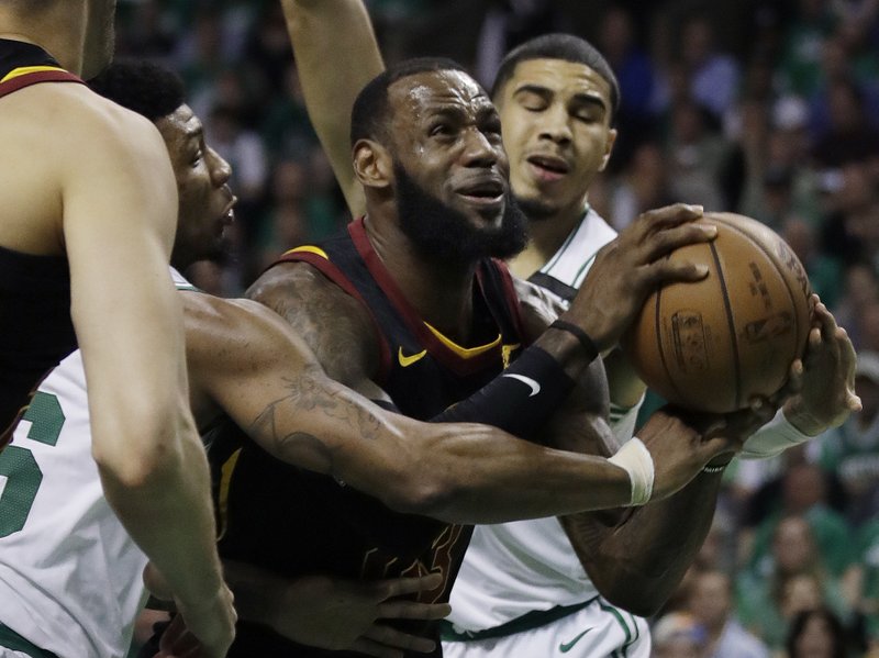 Los Cavaliers fuerzan el desempate en Boston con 46 puntos de un tremendo Lebron James