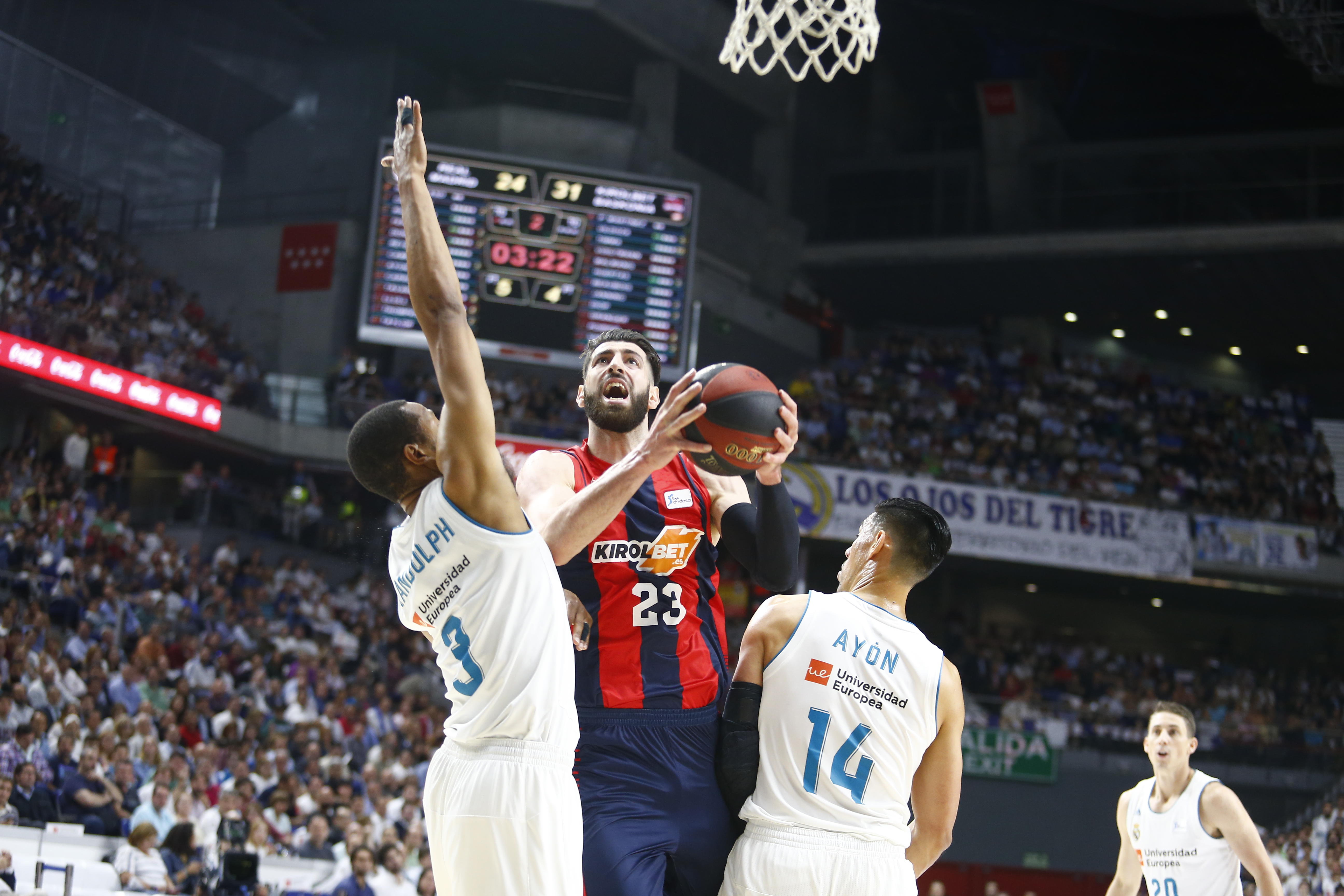 Golpe de mano (90-94) del Baskonia para robar el factor cancha y adelantarse en la final