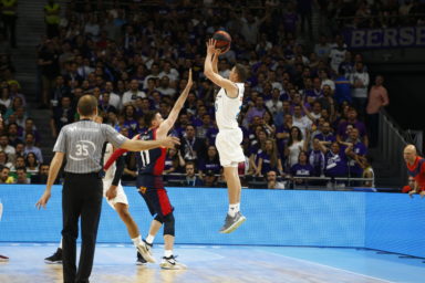 Carroll renueva hasta el 2020 en el Real Madrid y López-Arostegui, cuatro años más en el Joventut