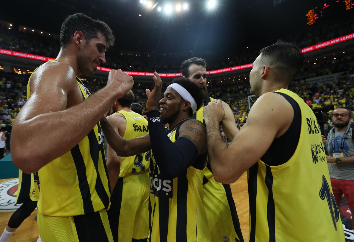 El Fenerbahce, campeón de liga en Turquía; desempate el sábado en Alemania