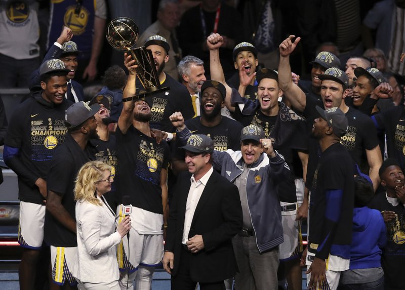 Los Warriors alargan su dinastía con un 4-0 a los Cavaliers y su tercer anillo