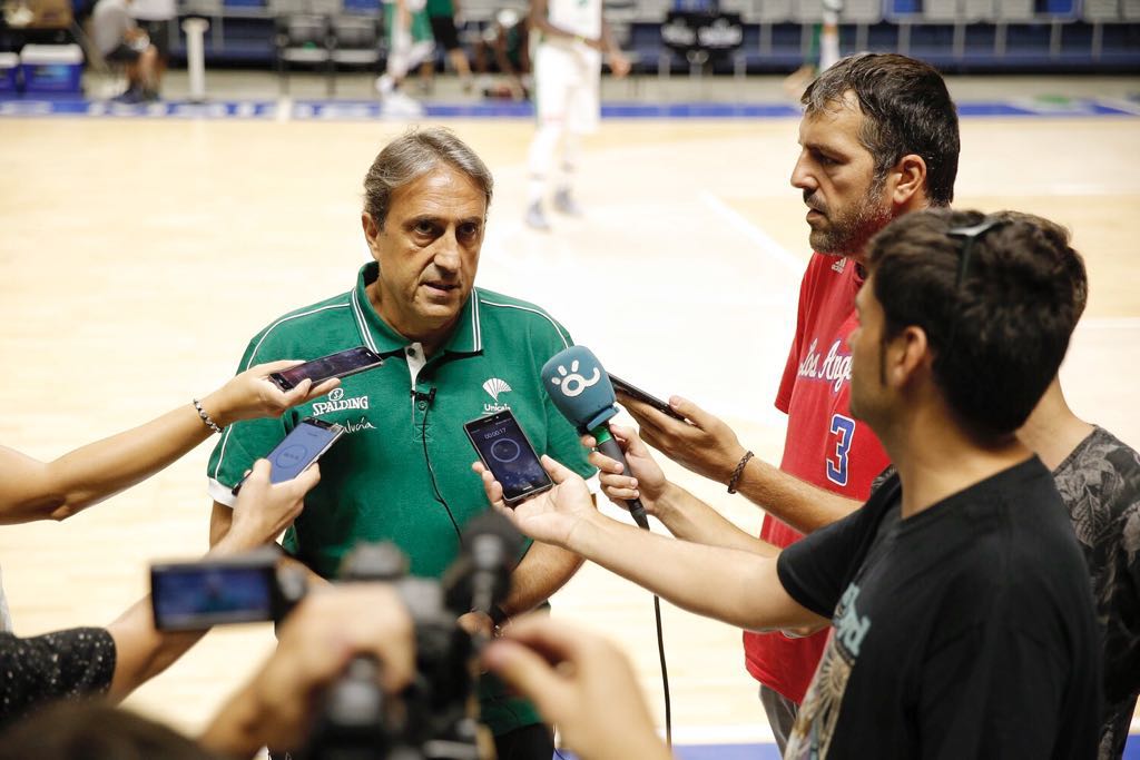 Luis Casimiro confía en perder a sus internacionales pocos días y valora la plantilla confeccionada