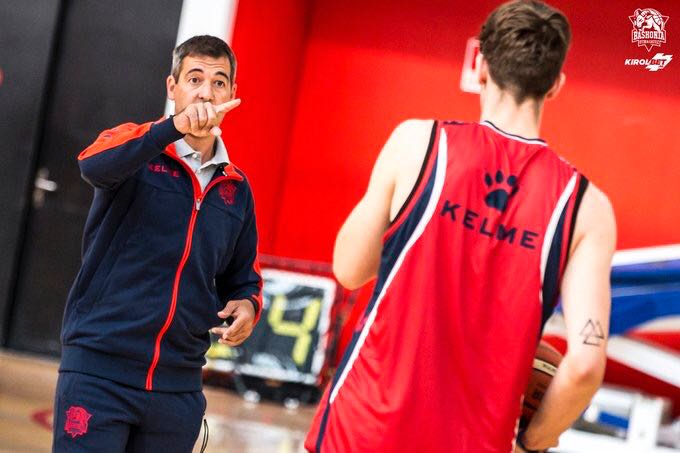 Entrevista a Miguel Angel Hoyo: así es la vida de un entrenador que ha pasado por la LEB, la ACB, Dinamarca, Guinea y Turquía