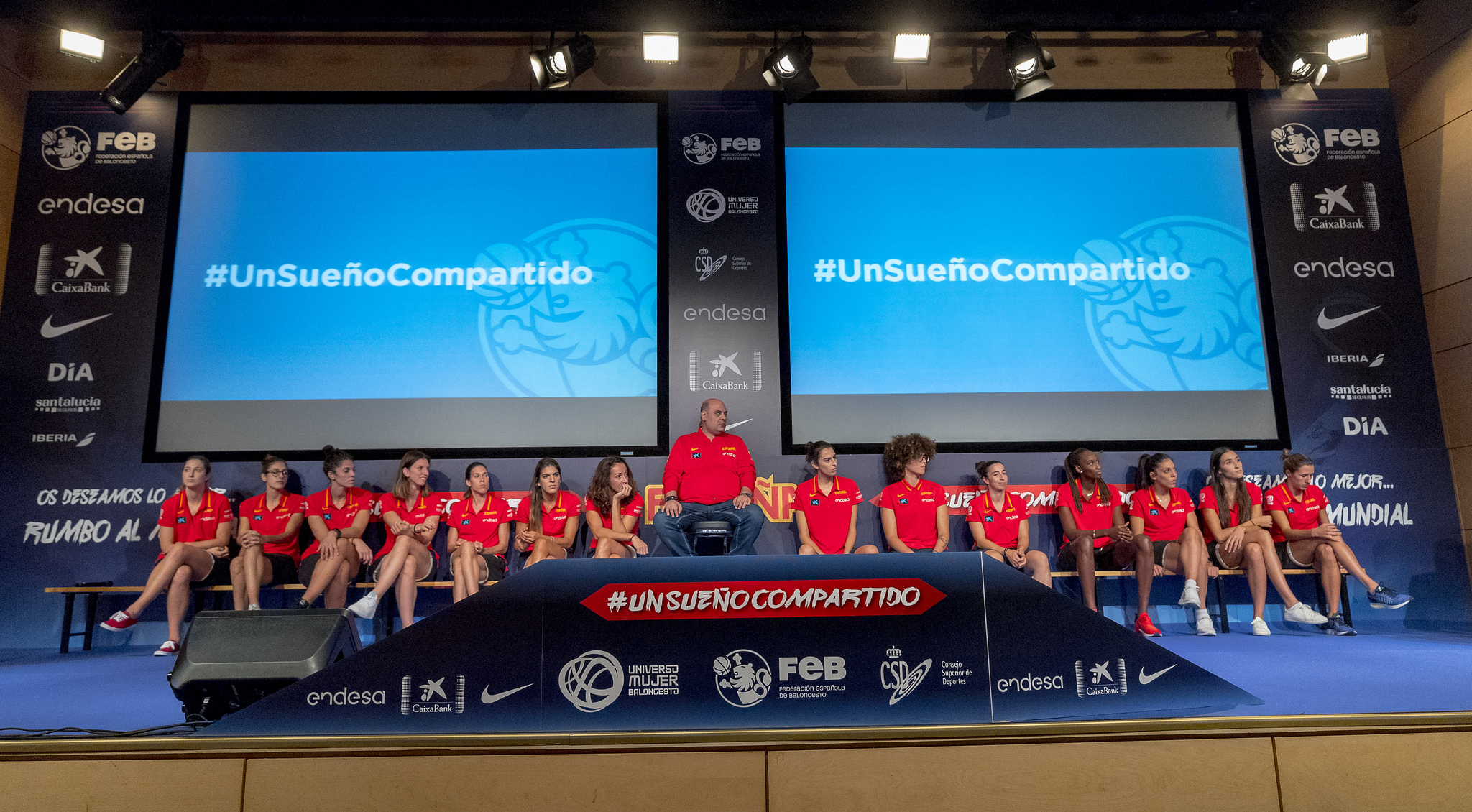 La selección femenina se concentra, plena de confianza, en Tenerife para el inminente Mundial