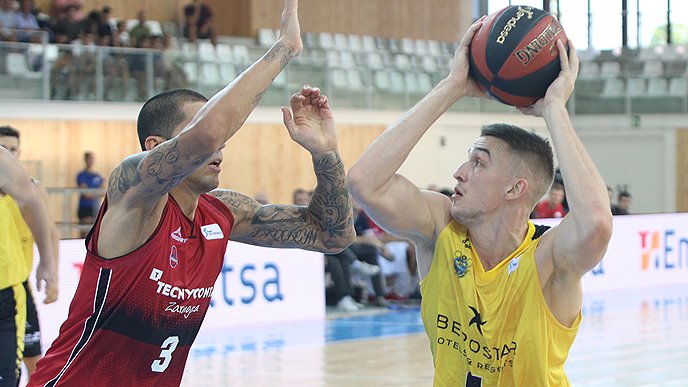 Victorias del Obradoiro, Baskonia, UCAM Murcia, Iberostar y Unicaja en los amistosos del viernes