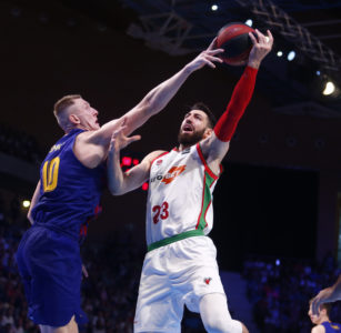 El Barcelona remontó 20 puntos y tuvo un triple para la prórroga pero el Baskonia pasó a la final (76-79)