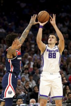 Palizas a domicilio de Warriors, Clippers y Bucks; Doncic brilla pero con derrota