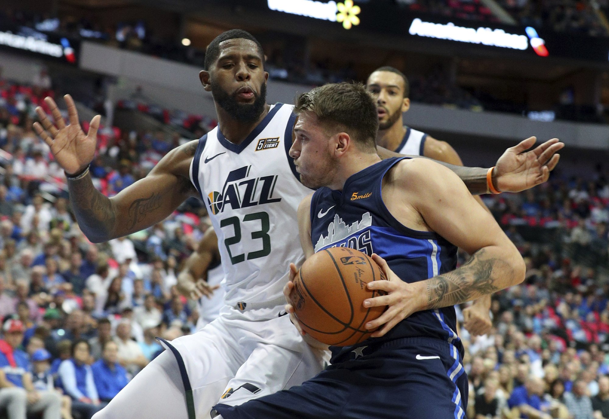 Doncic y Jokic brillan en las victorias de Mavericks y Nuggets; 39 puntos de un espectacular Kemba Walker