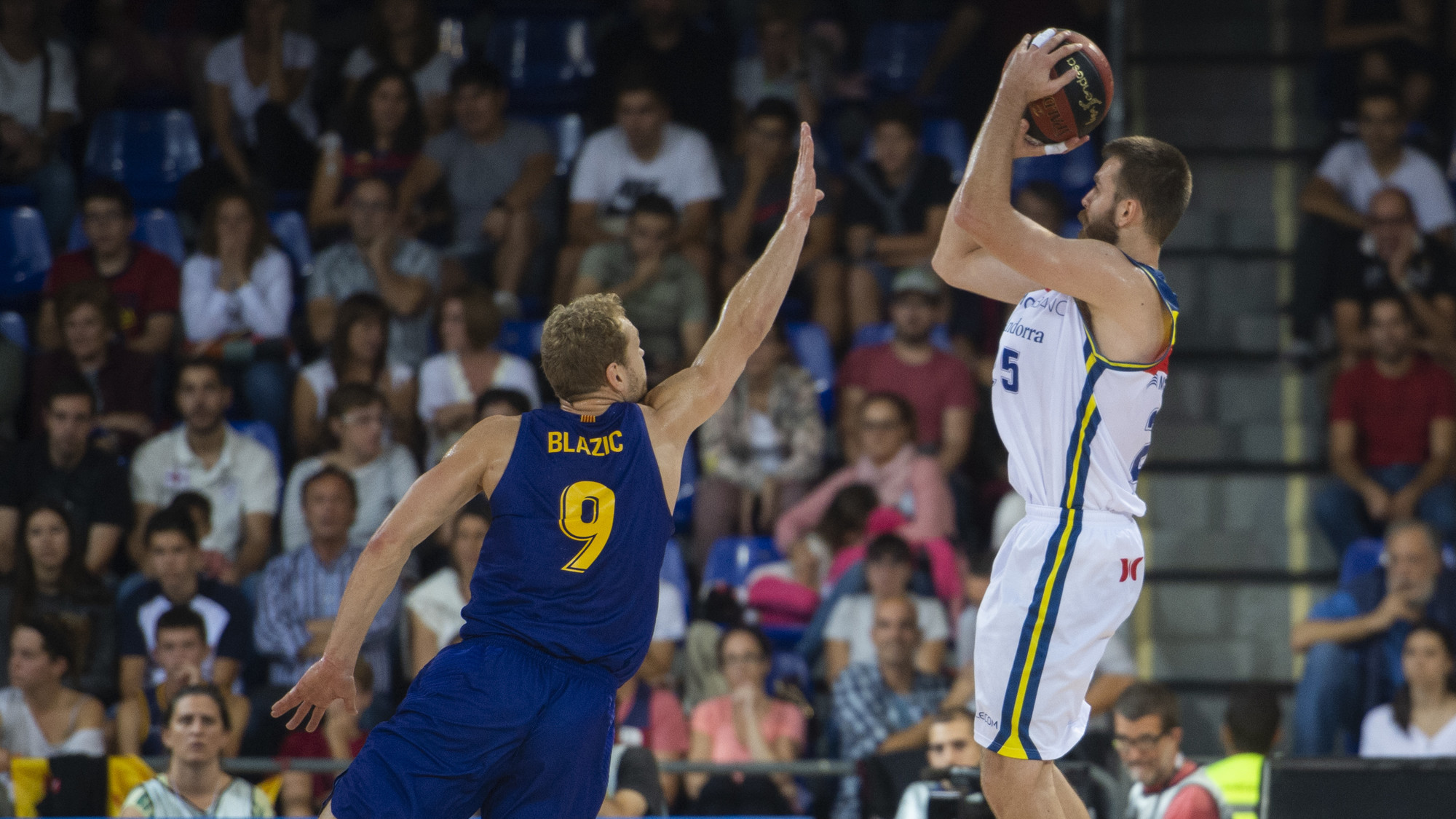 El Barcelona dio una discreta imagen y sufrió mucho ante el Andorra; clara victoria del Valencia Basket en Murcia