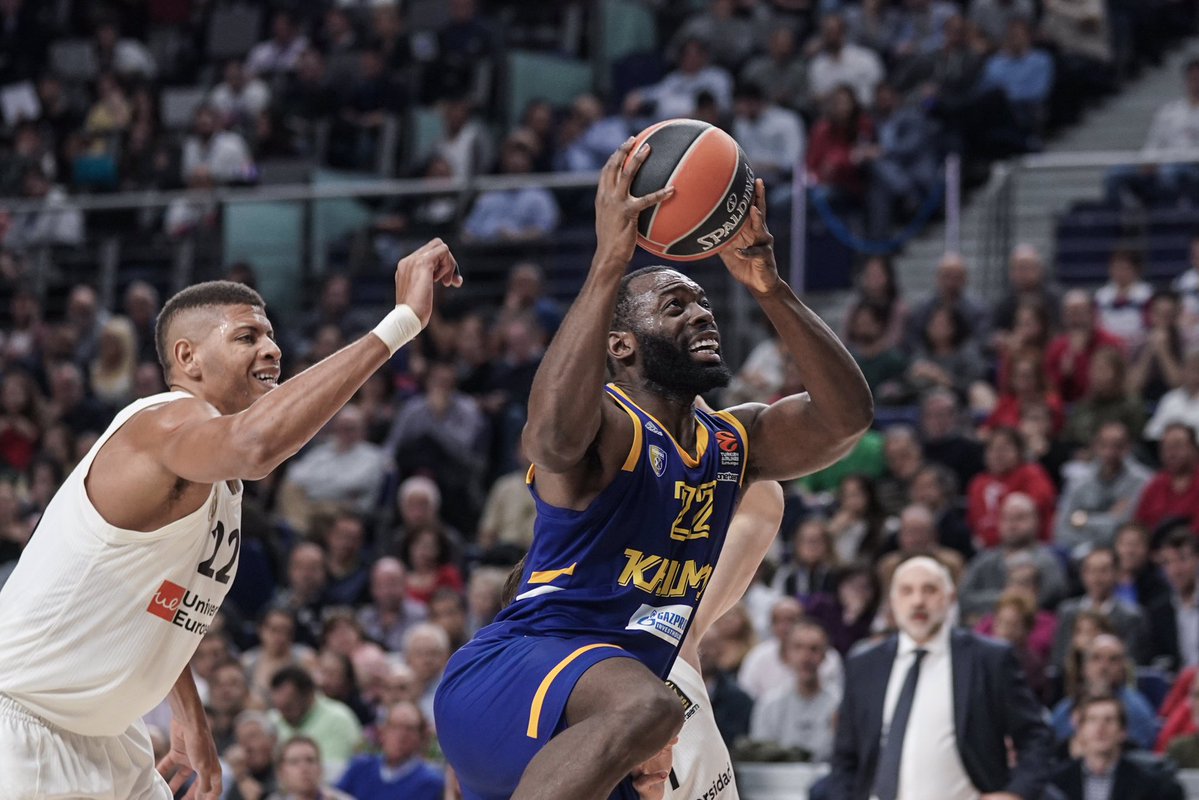 El Real Madrid falló mucho de tres y sufrió en el rebote, pero acabó ganando al Khimki (79-74)