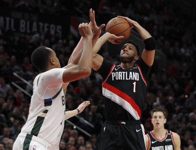 40 puntos de McCollum en la victoria de los Blazers frente a los Bucks y 23 de Doncic para liderar la de los Mavericks