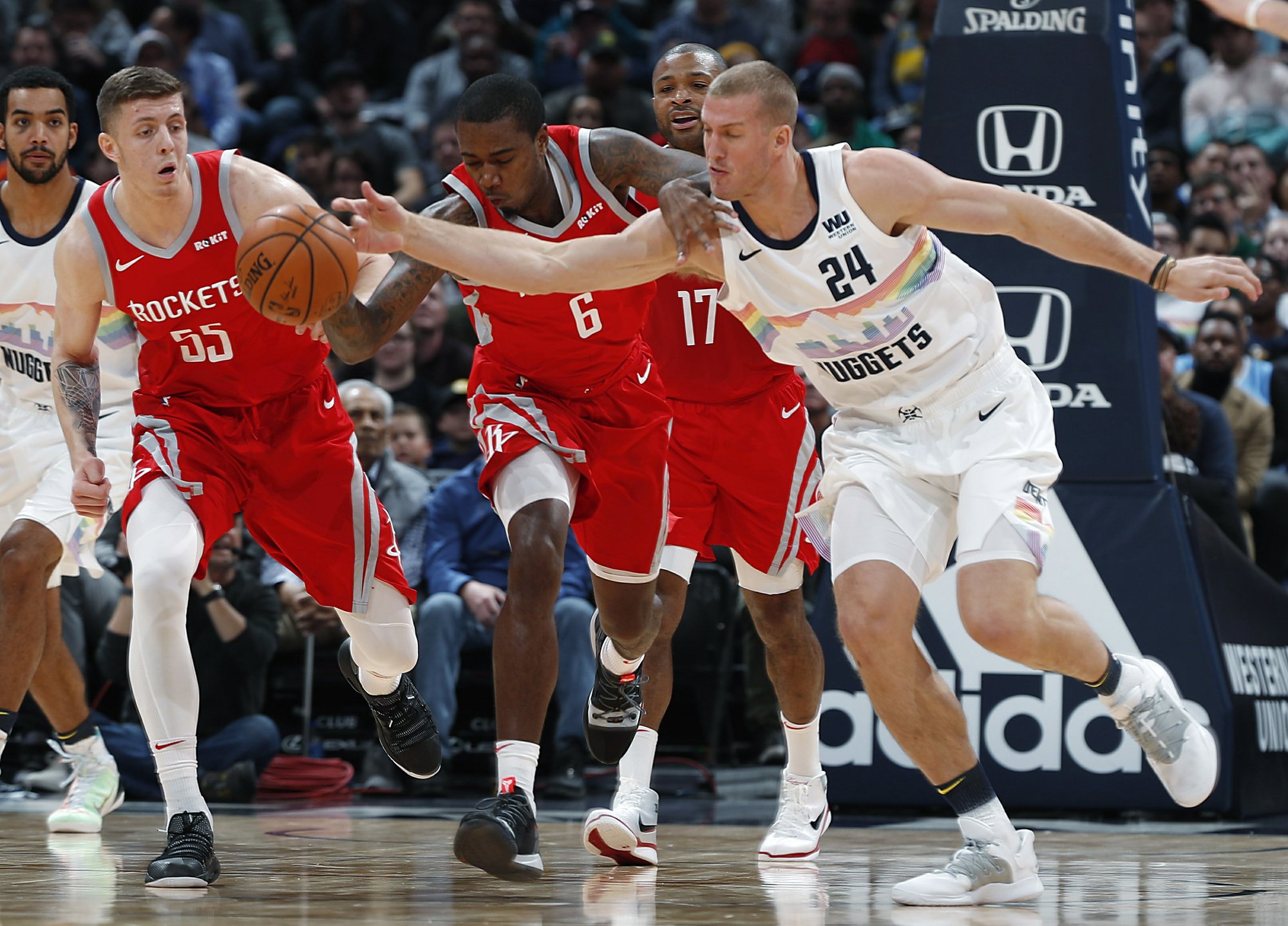 Los Rockets se van afinando y ganan en Denver; los Warriors sufrieron ante los Hawks