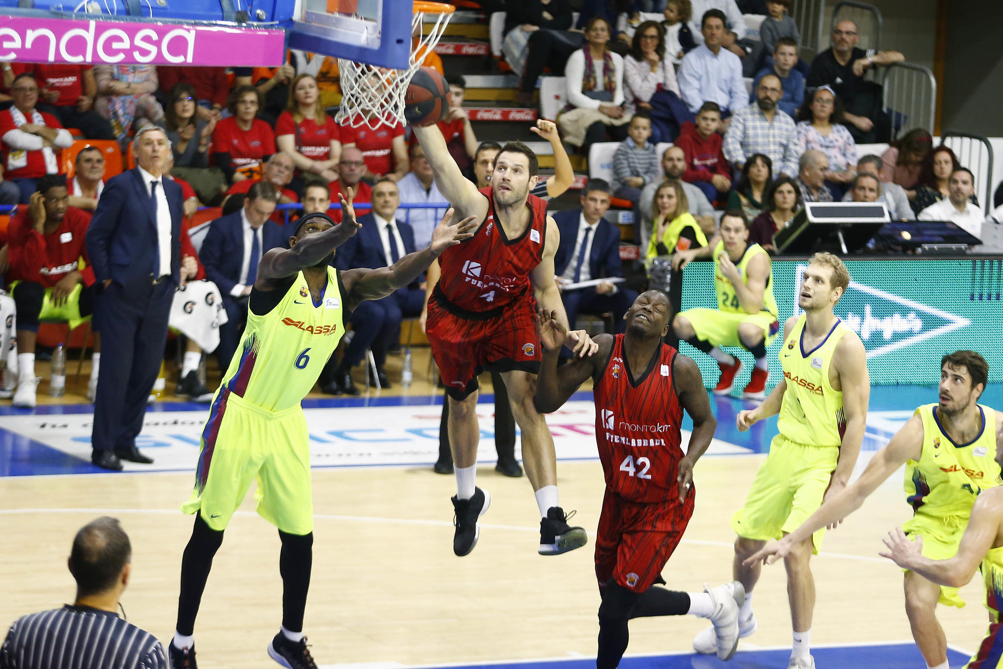 El Barcelona cae ante un bravo Fuenlabrada en la recta final; el UCAM Murcia se impone al Breogán