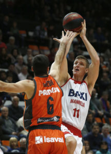 El Valencia Basket corta su mala racha con victoria frente al Manresa; el Gipuzkoa Basket pudo con el Burgos