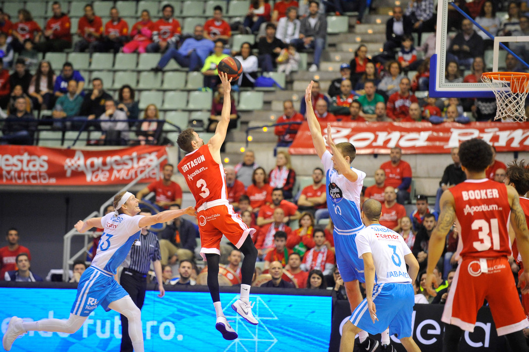 Palizón del Real Madrid al Gipuzkoa Basket (104-71); cómoda victoria del UCAM Murcia frente al Obradoiro (80-58)