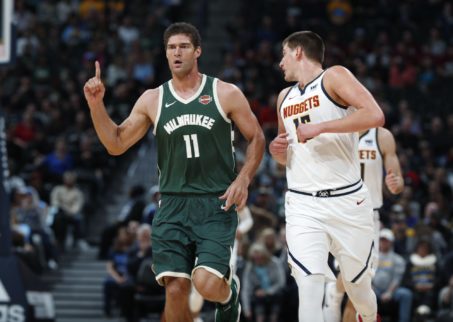 Los Lakers ganan a última hora; los Bucks siguen increíbles; 40 puntos de Harden y victoria