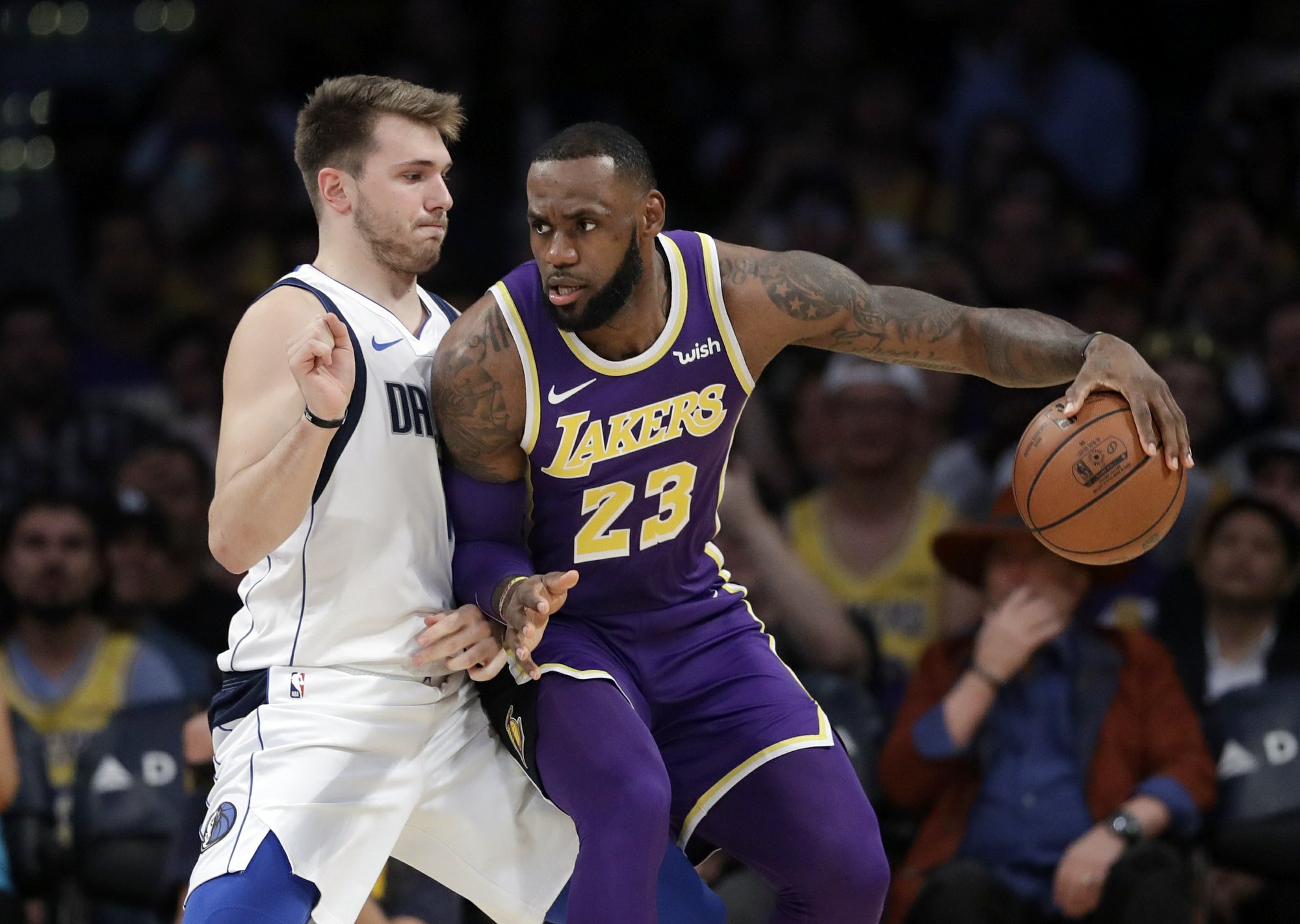 Victorias por un punto para Lakers, Nuggets y Nets y por tres para los Wolves contra Utah Jazz con 50 puntos de Rose