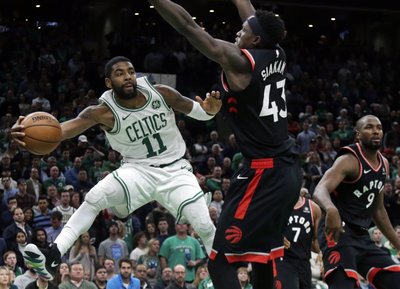 Los Celtics ganan a los Raptors en la prórroga con 43 puntos de Irving; buenos triunfos de Sixers y Grizzlies